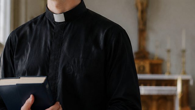 Quebec Engineer Turns to Priesthood Amid Religious Renaissance
